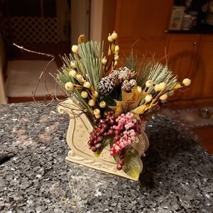 The Lenox Gold Club Sleigh Christmas sled